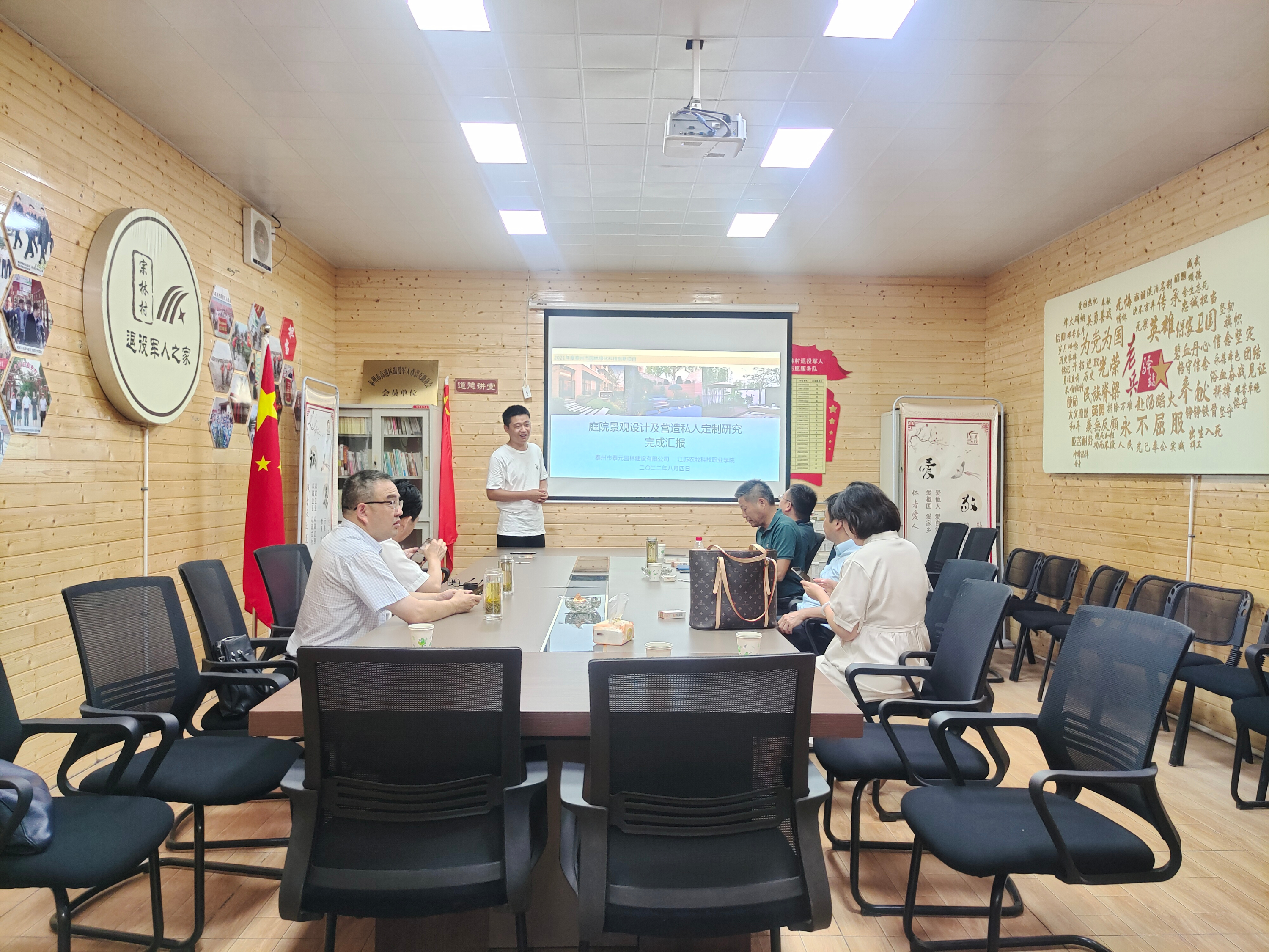 泰州市領導參觀樣板區(qū)